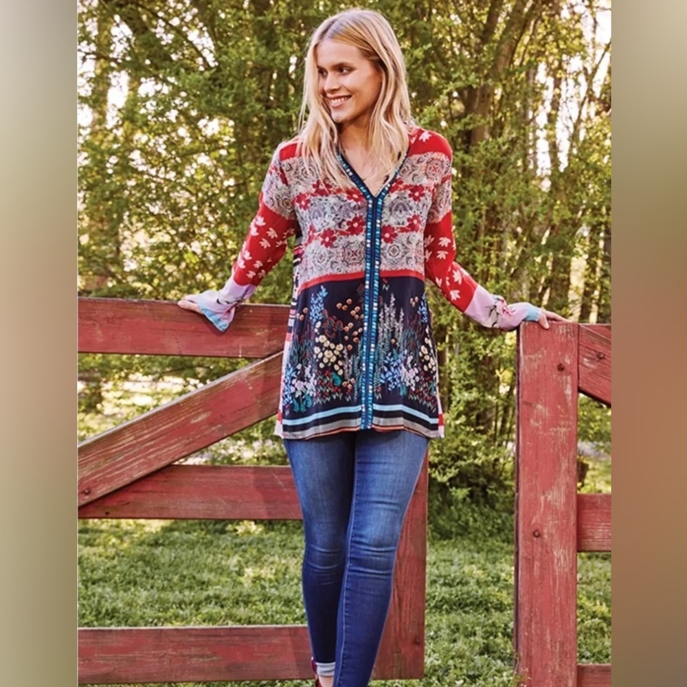 Johnny Was NWT Blouse with V neck‎ embroidery size small